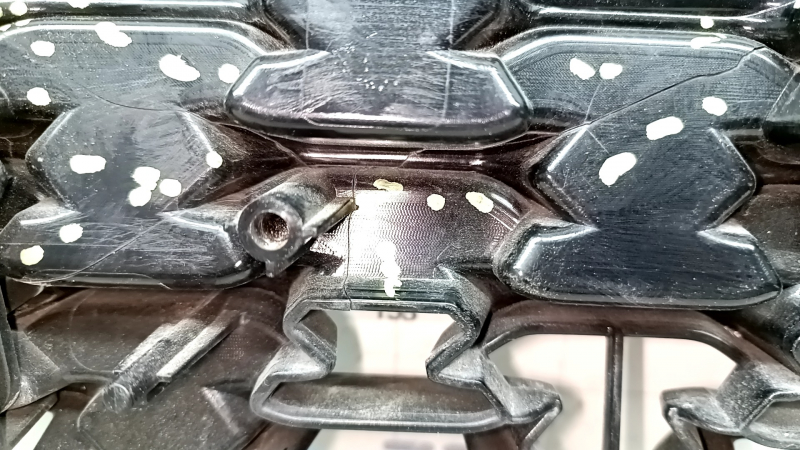 Решетка радиатора grill Mazda CX-5 22-24 Black под радар, треснута