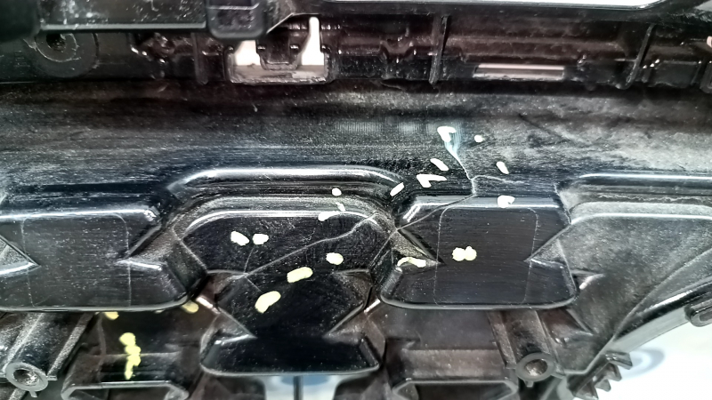 Решетка радиатора grill Mazda CX-5 22-24 Black под радар, треснута