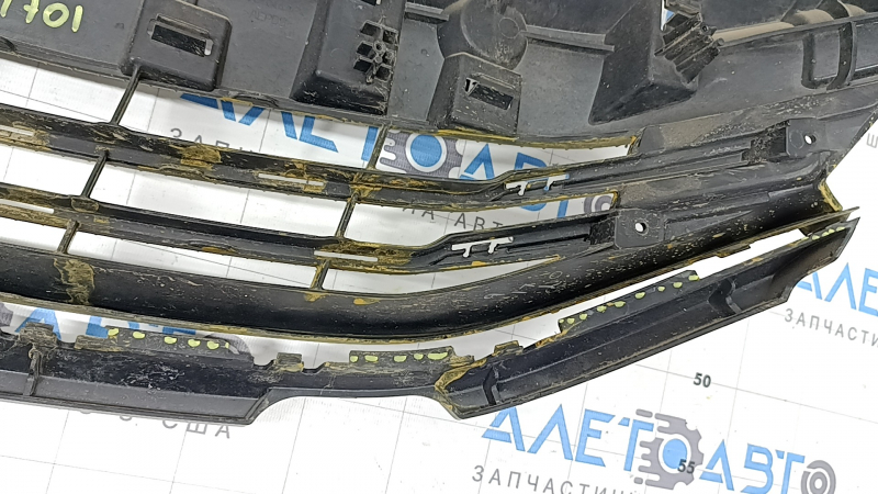 Основа решетки радиатора Honda Accord 16-17 hybrid, сломана