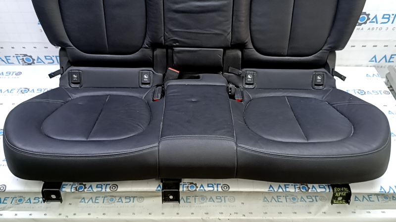 Задний ряд сидений 2 ряд BMW X1 F48 16-22 цельный, кожа черный, деформирована кожа