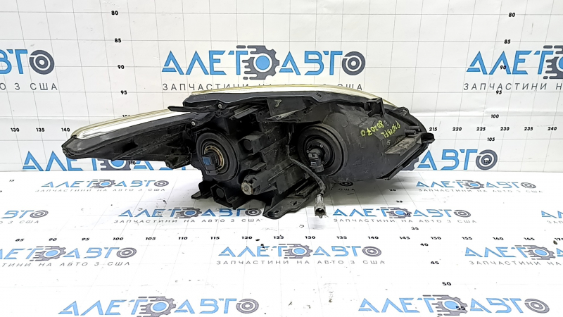 Фара передняя левая Toyota Prius 30 13-15, рест, галоген, под полировку