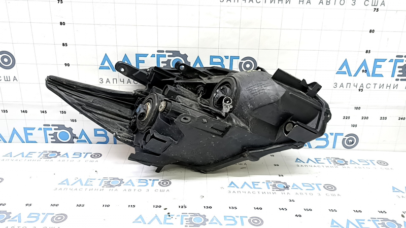 Фара передняя левая Toyota Prius 30 13-15, рест, галоген, под полировку
