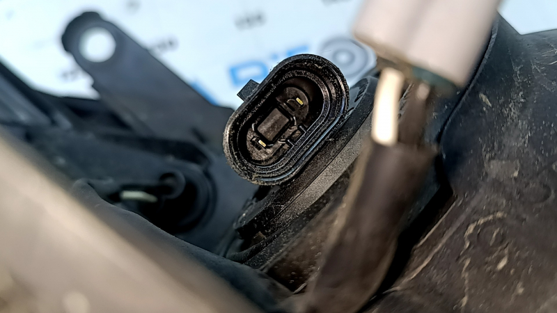 Фара передняя левая Toyota Prius 30 13-15, рест, галоген, под полировку