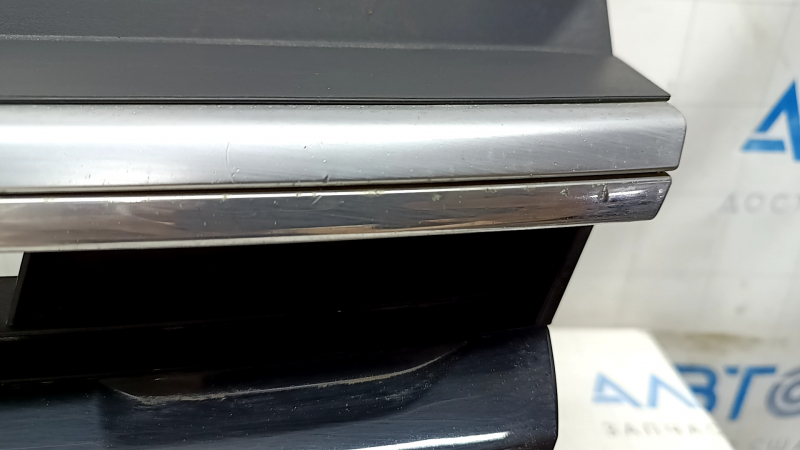 Решетка радиатора grill VW Tiguan 18-21 R-Line, с эмблемой, 2 хром 1 черн полоски, песок, царапины, сколы