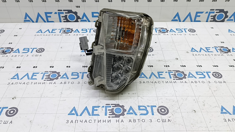Поворотник левый Toyota Prius 30 13-15 рест, песок