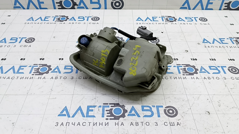 Поворотник левый Toyota Prius 30 13-15 рест, песок