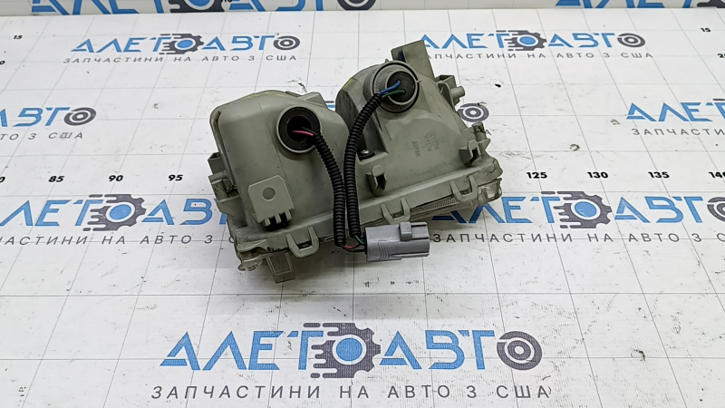 Поворотник левый Toyota Prius 30 13-15 рест, песок