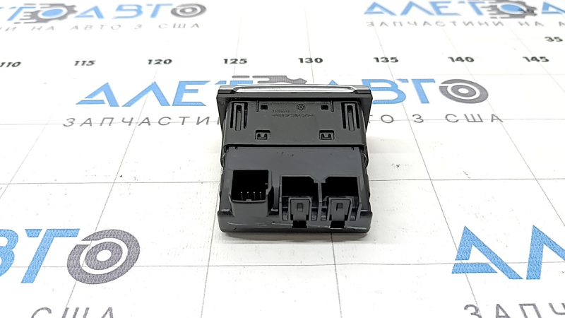 USB Hub центральной консоли Jeep Cherokee KL 14-21 задний