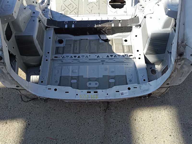 Задняя панель BMW X1 F48 16-22 2 части, белый 300, на кузове