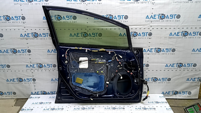 Дверь в сборе передняя левая Toyota Prius 30 10-13 синий 8S6, тычки, примята