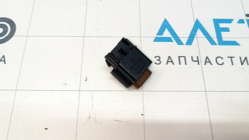 Фишка противотуманной фары ПТФ VW Tiguan 09-17