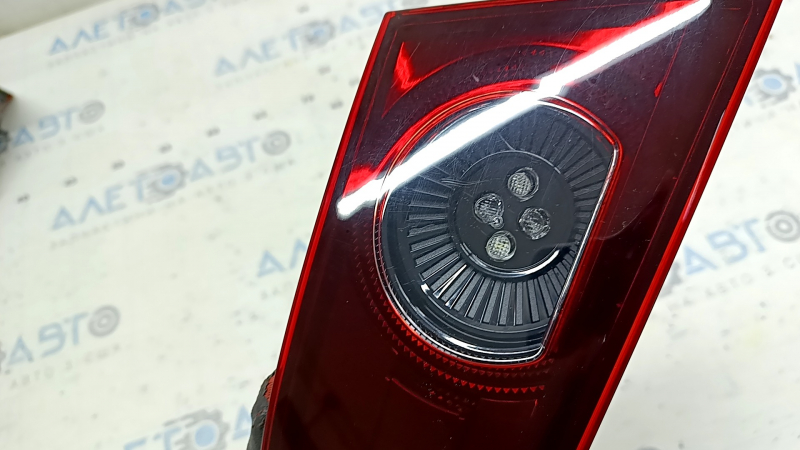 Фонарь внутренний крышка багажника левый Mazda 3 19-22 4d тип 1 под полировку