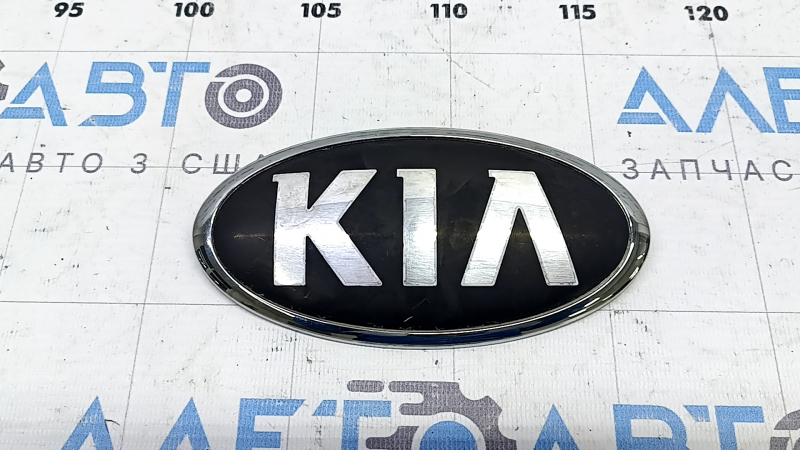 Эмблема значок двери багажника Kia Sorento 16-20 царапины