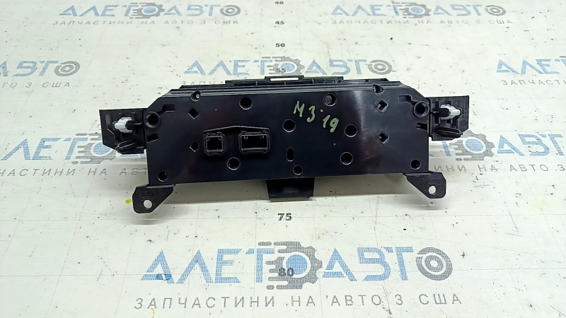 Управление климат-контролем Mazda 3 19-21 Auto