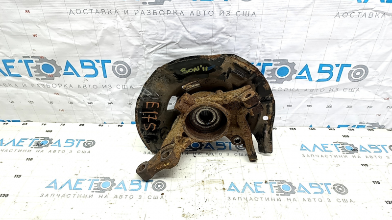 Цапфа со ступицей передняя левая Hyundai Sonata 11-15 с кожухом ржавый