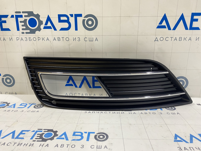 Решетка переднего бампера левая Audi A4 B8 13-16 рест