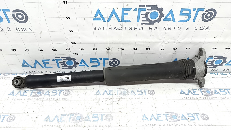 Амортизатор задний правый Mazda 3 19-26 с опорой FWD Japan built