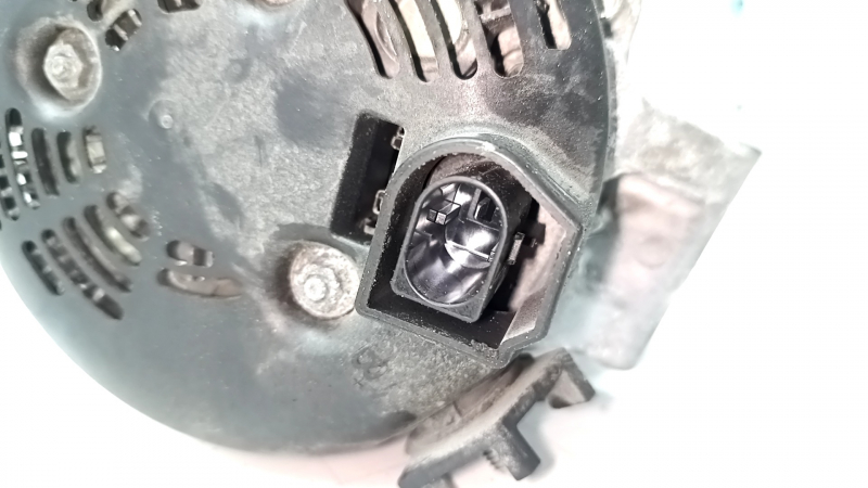 Генератор BMW X5 F15 14-18 210 Amp N55