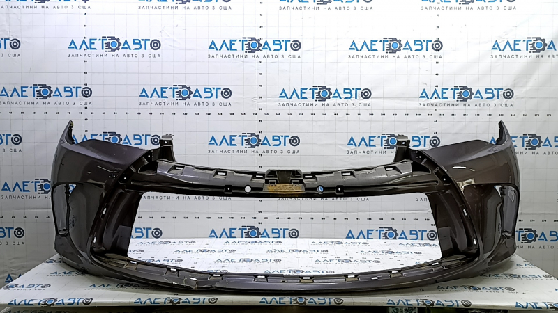 Бампер передний голый Toyota Camry v55 15-17 usa треснут, примят, царапины