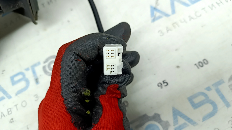 Зеркало боковое правое в сборе Toyota Prius 50 16-20 5 пинов, красное, царапины