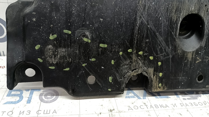 Защита переднего бампера Toyota Prius 50 16-18 потерта, протерта, надлом крепления