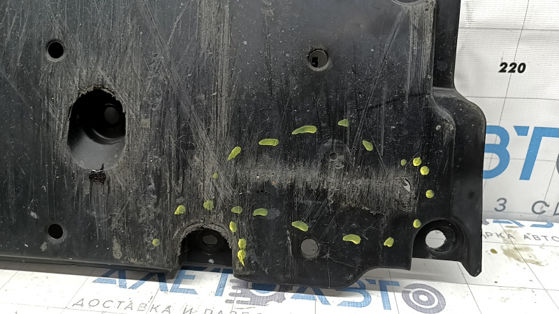 Защита переднего бампера Toyota Prius 50 16-18 потерта, протерта, надлом крепления