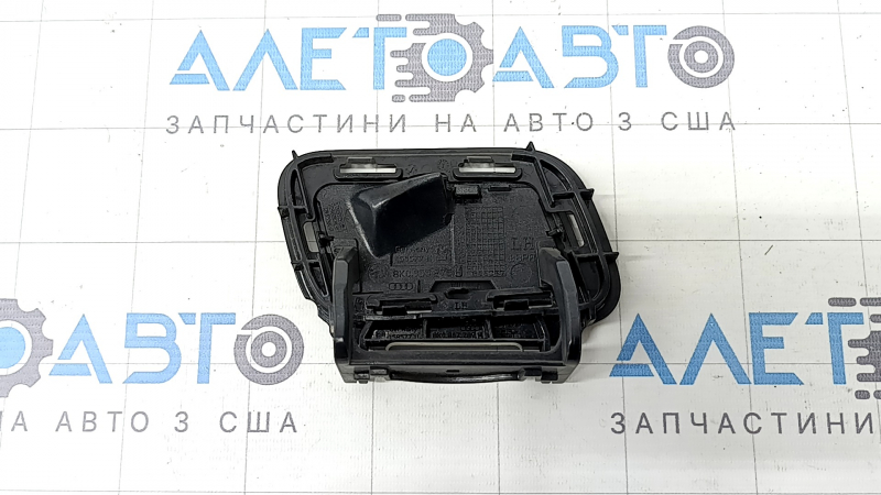 Заглушка омывателя фары левая Audi A4 B8 13-16 S-Line с кронштейном