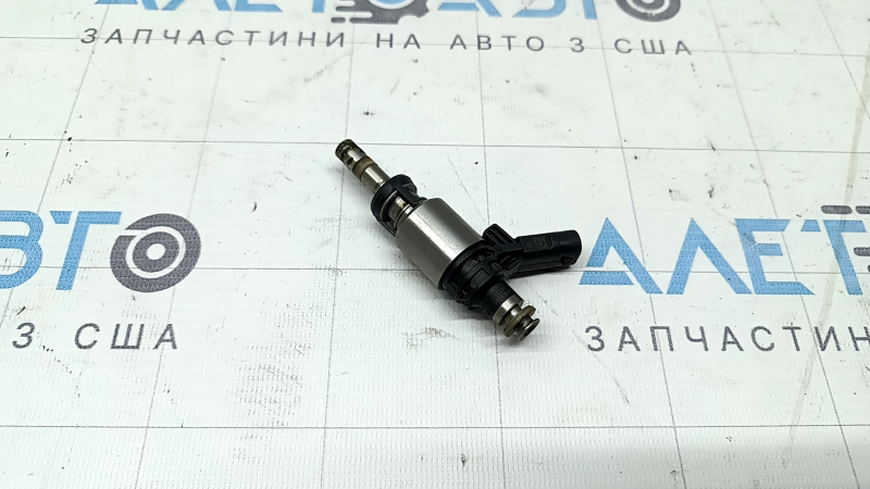 Форсунка распылитель Audi A4 B8 08-16 2.0T высокого давления