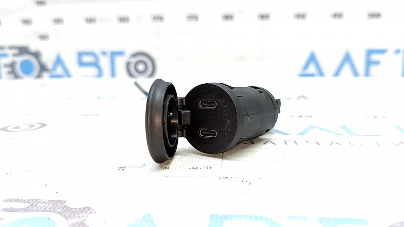 USB Hub центральной консоли Volvo XC60 22-26 Type-C