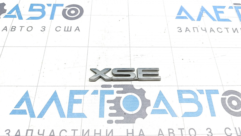 Эмблема надпись XSE двери багажника Toyota Highlander 21-26 хром