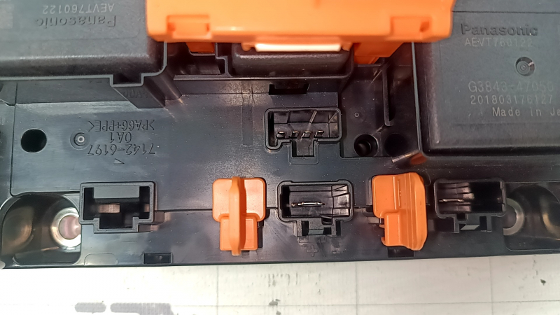 Блок предохранителей батареи Toyota Prius 50 16-22