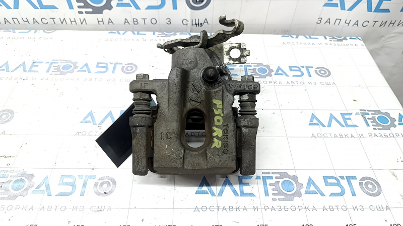 Суппорт в сборе задний правый Toyota Prius 50 16-22