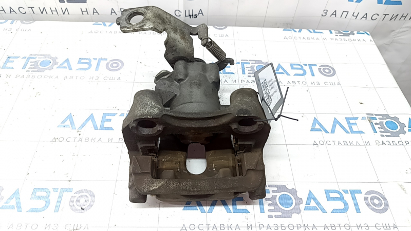 Суппорт в сборе задний правый Toyota Prius 50 16-22