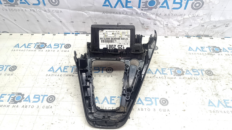 Накладка центральной консоли Ford Focus mk3 15-18 рест, черн, царапины