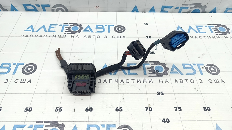 Фишка на блок ECU компьютера двигателя BMW 3 F30 17-18 B46, черная с 2 разъемами