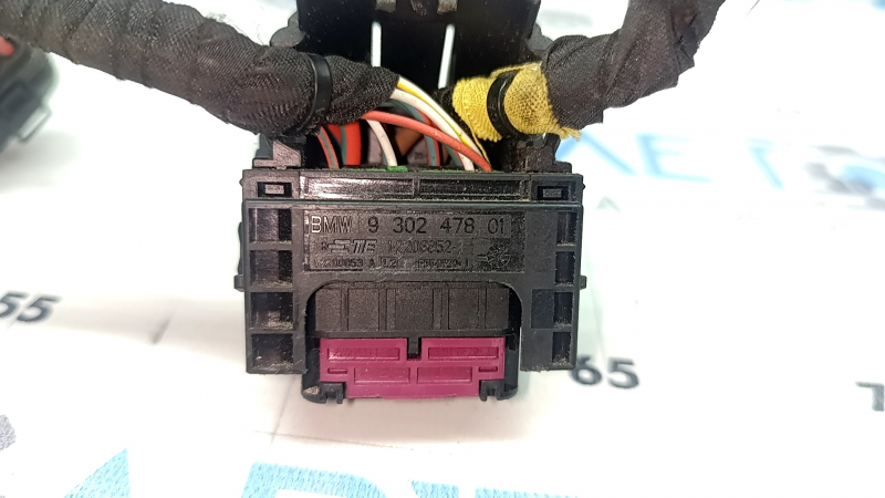 Фишка на блок ECU компьютера двигателя BMW 3 F30 17-18 B46, черная с 2 разъемами