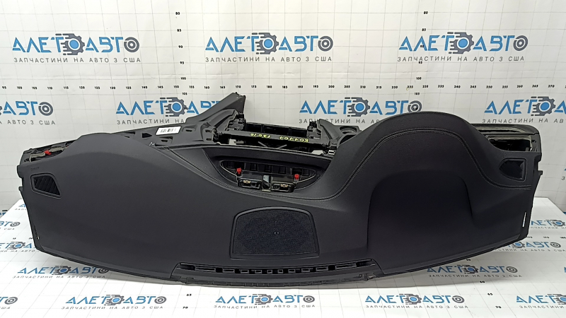 Торпедо передняя панель с AIRBAG BMW 3 F30 12-18 4d черная