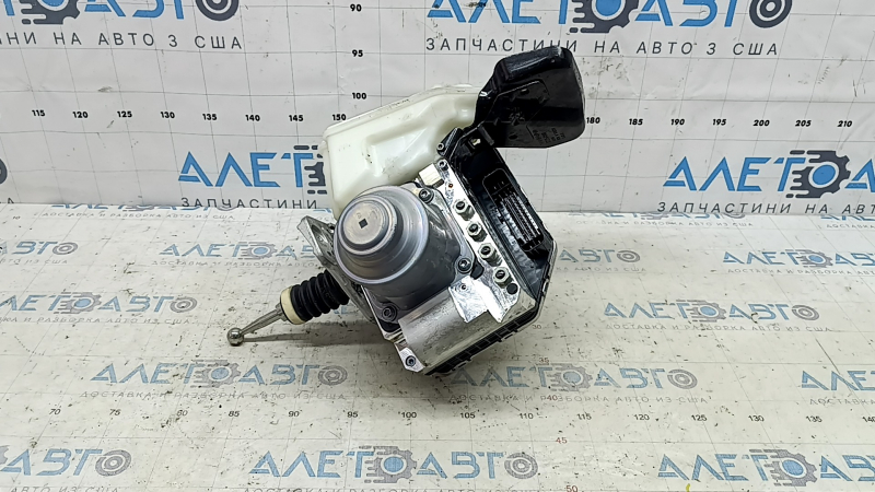 Главный тормозной цилиндр с бачком Volvo XC60 20-26 T8, B5, B6 с крышкой