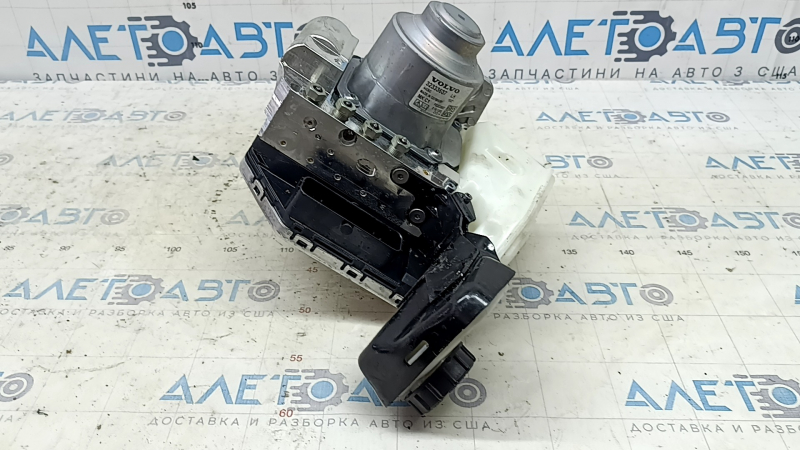Главный тормозной цилиндр с бачком Volvo XC60 20-26 T8, B5, B6 с крышкой