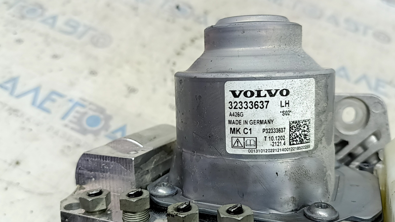 Главный тормозной цилиндр с бачком Volvo XC60 20-26 T8, B5, B6 с крышкой