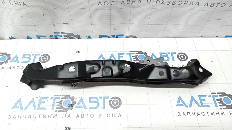 Планка телевизора ресничка правая Toyota Prius V 12-17