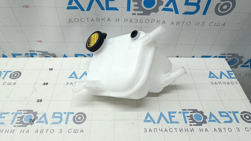 Расширительный бачок охлаждения Toyota Prius 50 16-20 с крышкой