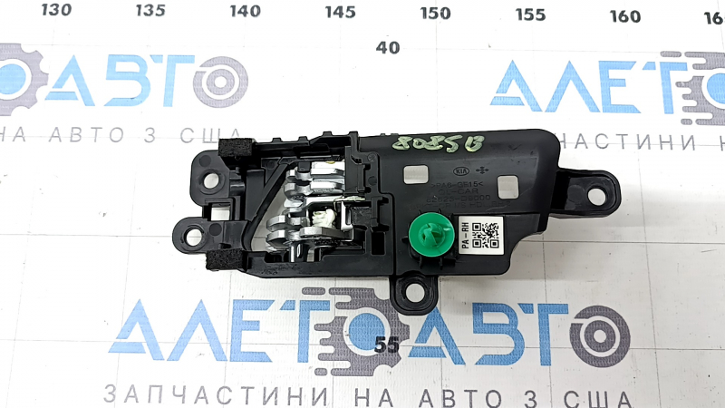 Ручка двери внутренняя передней правой Kia Sportage 17-22 серая, потерта