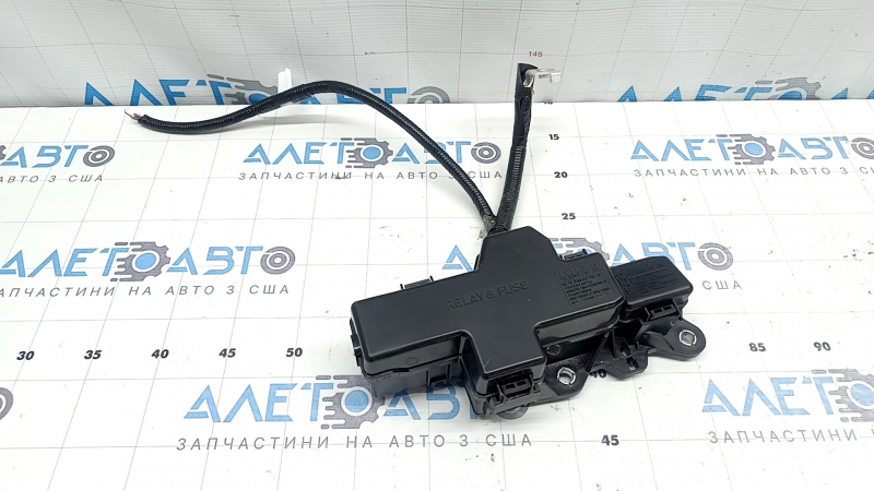 Блок предохранителей багажник Toyota Rav4 19-24 hybrid, с крышкой