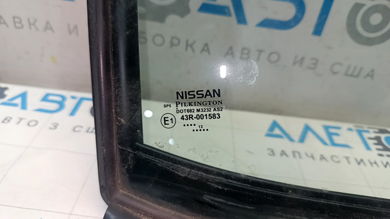 Стекло двери треугольник форточка заднее правое Nissan Leaf 11-17