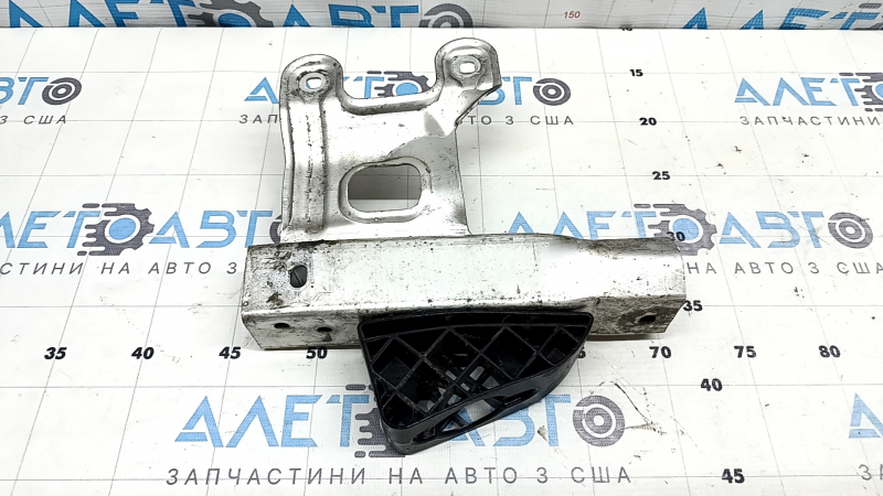 Colț al armăturii inferioare a barei de protecție față stânga BMW 4 F32/33/36 14-20 M Pack