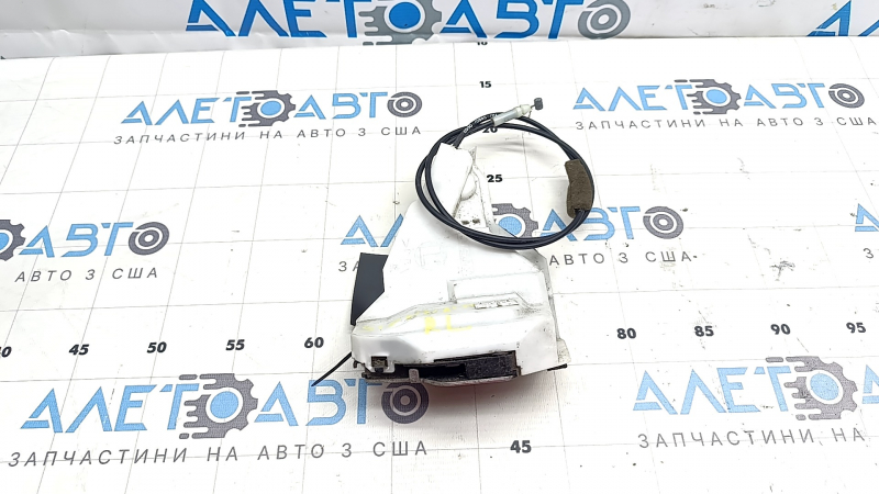 Замок двери задней левой задний Toyota Sienna 11-19 механический