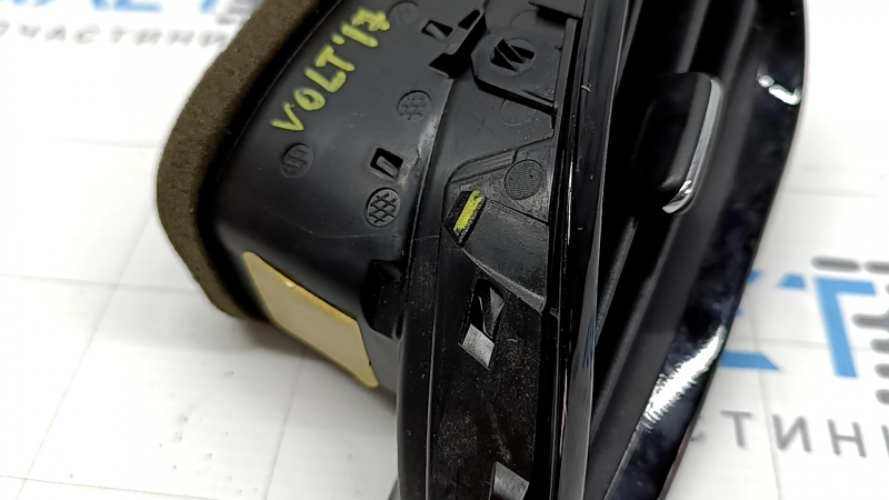 Дефлектор воздуховода торпеды правый Chevrolet Volt 16- глянец черный, сломано крепление