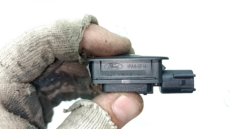 Кнопка закрытия багажника Ford C-max MK2 13-18