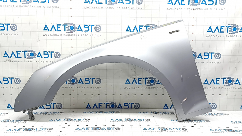 Крыло переднее левое Audi A4 B9 17-19 с кронштейнами, серебро LZ7G